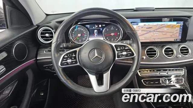 Mercedes-Benz E-Class 2020 — Photo 5/20