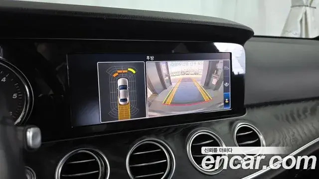 Mercedes-Benz E-Class 2020 — Photo 9/20