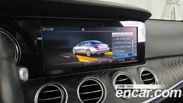 Mercedes-Benz E-Class 2020 — Photo 19/20