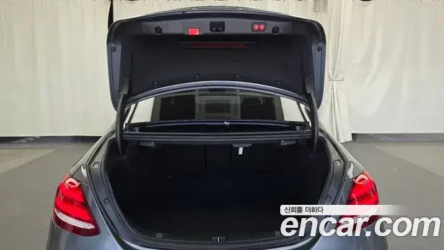 Mercedes-Benz E-Class 2020 — Photo 6/20