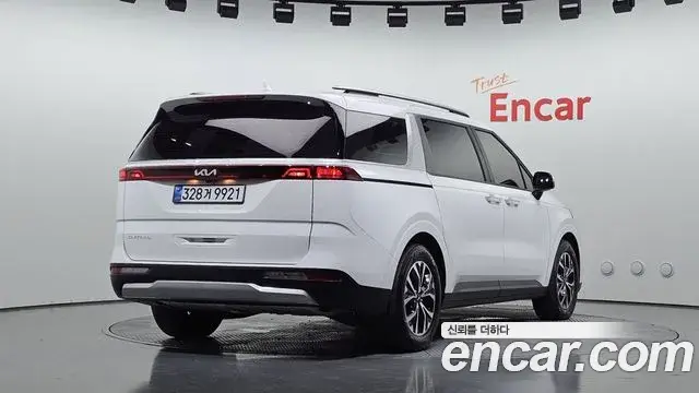 Kia Carnival 2023 — Photo 27/31