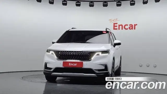 Kia Carnival 2023 — Photo 28/31