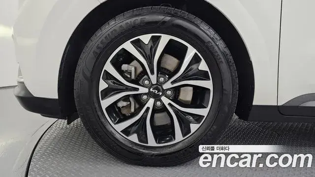 Kia Carnival 2023 — Photo 7/31