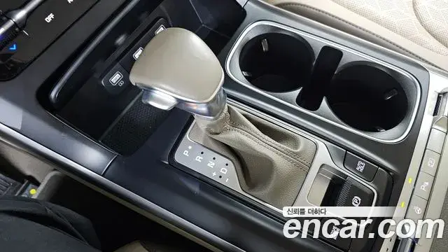 Kia Carnival 2023 — Photo 10/31