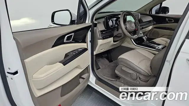 Kia Carnival 2023 — Photo 3/31