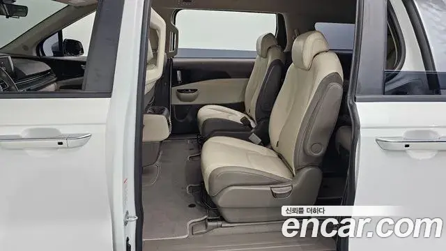 Kia Carnival 2023 — Photo 19/31