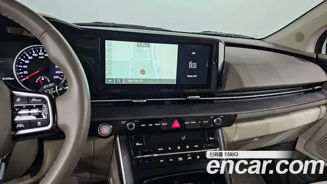 Kia Carnival 2023 — Photo 24/31