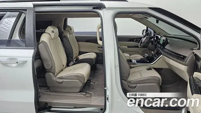 Kia Carnival 2023 — Photo 4/31
