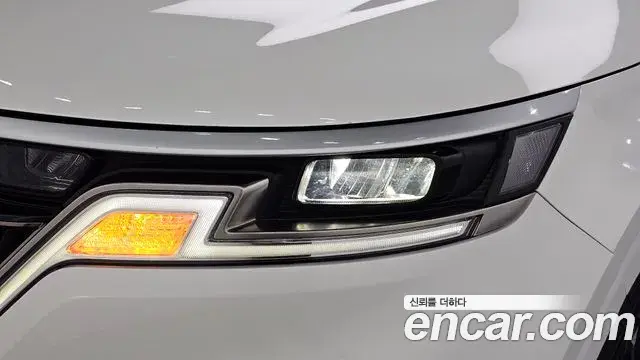Kia Carnival 2023 — Photo 16/31