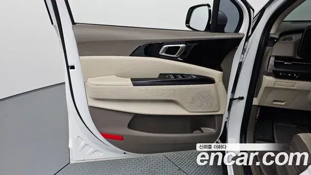 Kia Carnival 2023 — Photo 14/31