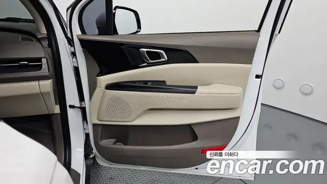 Kia Carnival 2023 — Photo 22/31