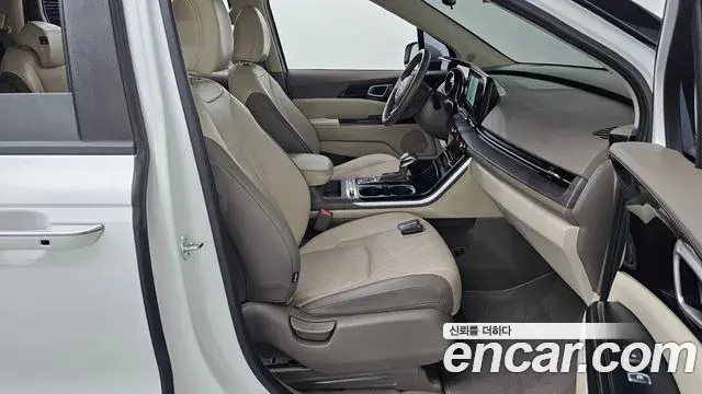 Kia Carnival 2023 — Photo 2/31