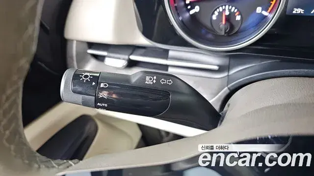Kia Carnival 2023 — Photo 9/31