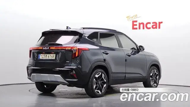 Kia Seltos 2024 — ფოტო 14/31