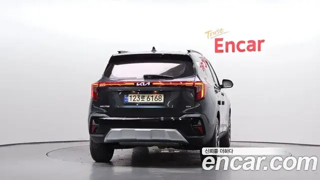 Kia Seltos 2024 — ფოტო 15/31
