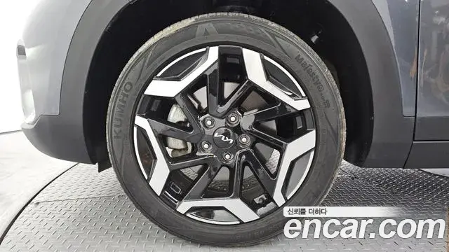 Kia Seltos 2024 — ფოტო 27/31