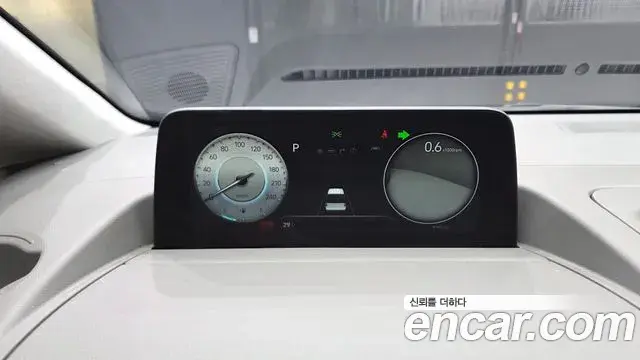 Hyundai Staria 2021 — Photo 4/33