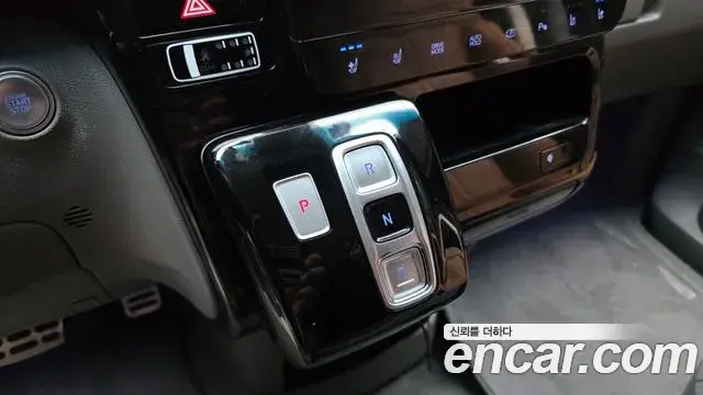 Hyundai Staria 2021 — Photo 17/33