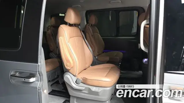 Hyundai Staria 2021 — Photo 5/33
