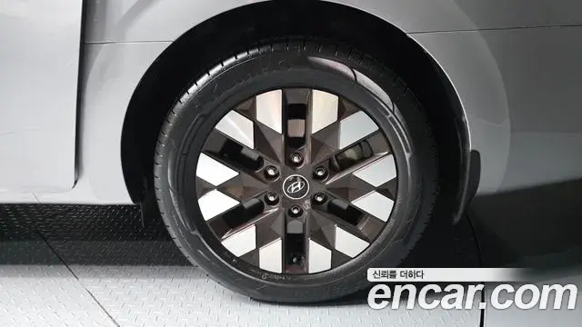 Hyundai Staria 2021 — Photo 30/33