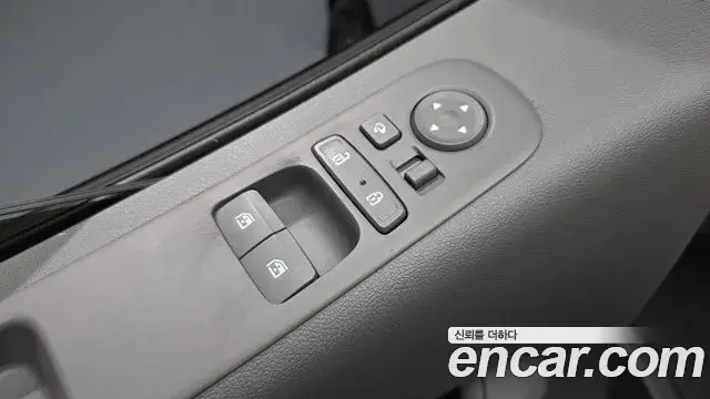 Hyundai Staria 2021 — Photo 8/33