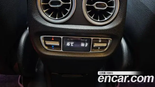 Mercedes-Benz G-Class 2021 — Photo 16/32