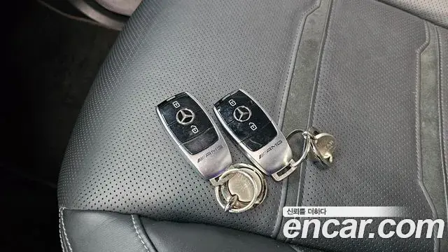 Mercedes-Benz G-Class 2021 — Photo 25/32