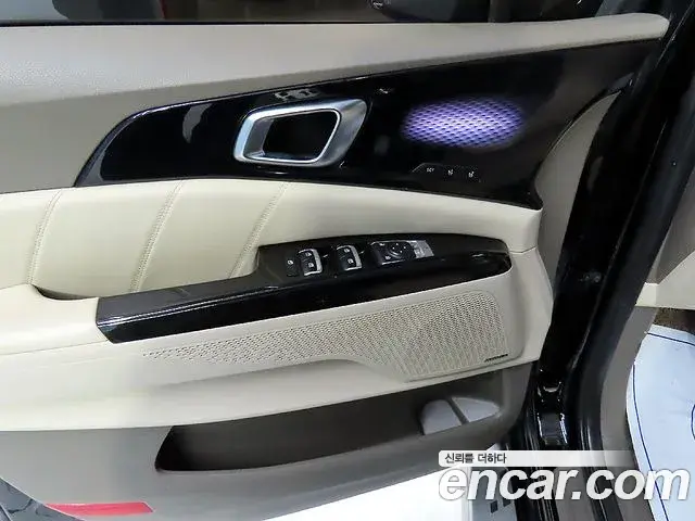 Kia Carnival 2023 — Şəkil 19/20