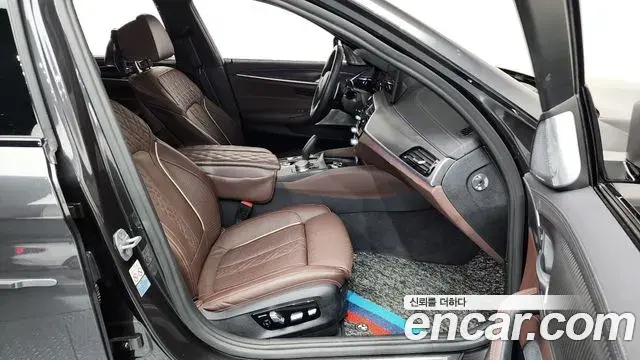 BMW 5 Series 2021 — Photo 2/20