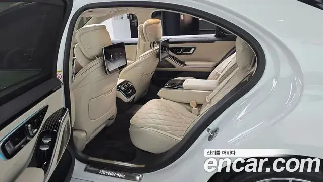 Mercedes-Benz S-Class 2023 — Photo 8/30