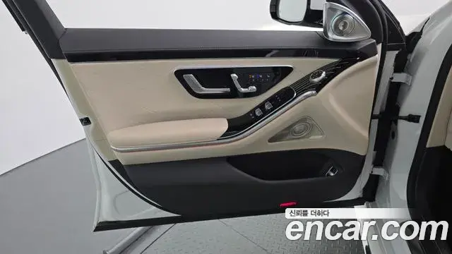Mercedes-Benz S-Class 2023 — Photo 2/30