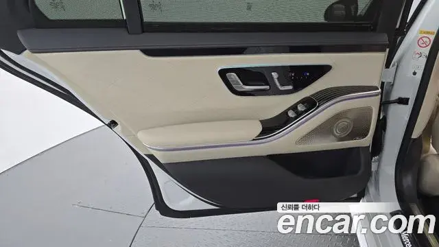Mercedes-Benz S-Class 2023 — Photo 27/30