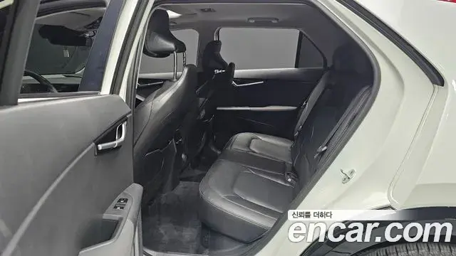 Kia Niro 2022 — Фото 11/20