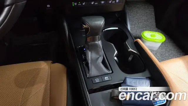 Lexus ES300h 2022 — Photo 6/37