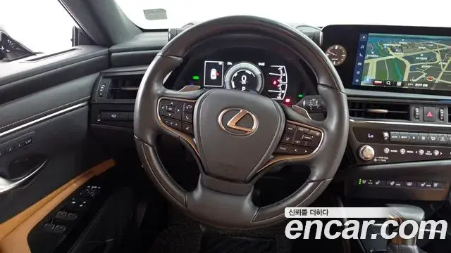 Lexus ES300h 2022 — Photo 11/37