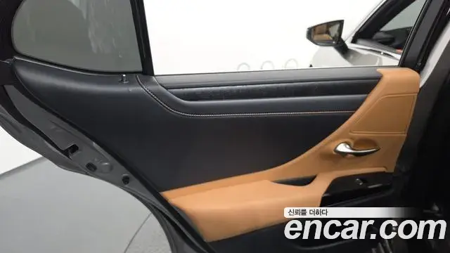 Lexus ES300h 2022 — Photo 21/37