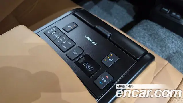 Lexus ES300h 2022 — Photo 12/37
