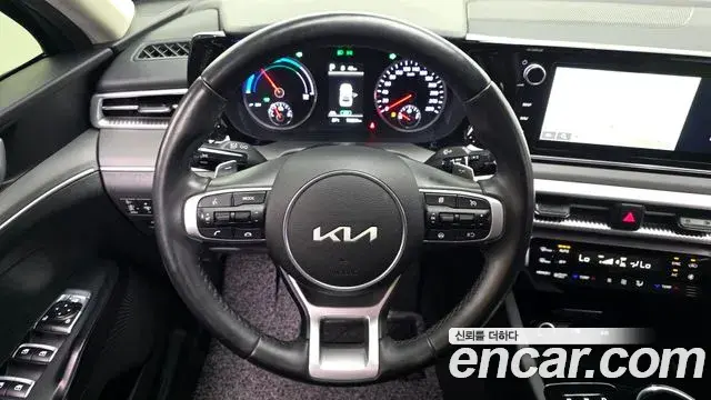 Kia K5 2022 — Şəkil 26/32