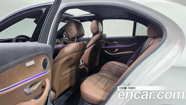 Mercedes-Benz E-Class 2020 — Фото 11/20