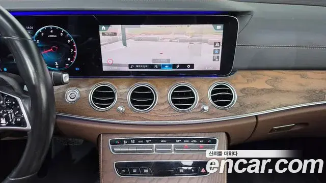 Mercedes-Benz E-Class 2020 — Фото 12/20