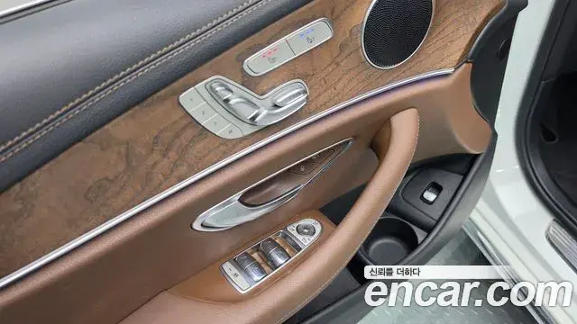 Mercedes-Benz E-Class 2020 — Фото 19/20