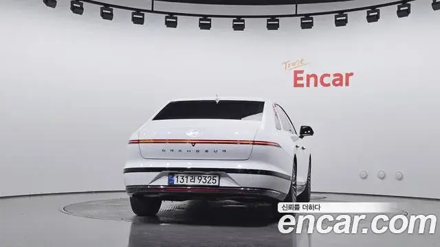 Hyundai Grandeur Hybrid 2023 — Photo 15/31