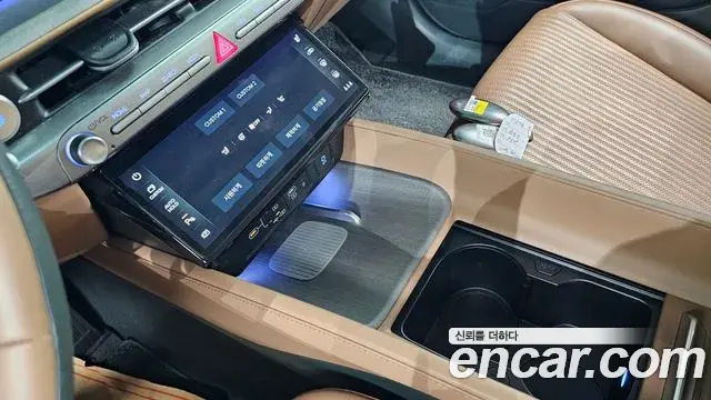 Hyundai Grandeur Hybrid 2023 — Photo 2/31