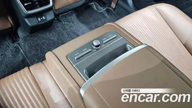Hyundai Grandeur Hybrid 2023 — Photo 24/31