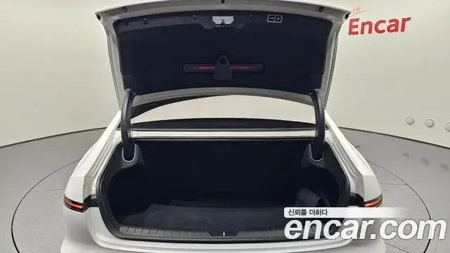 Hyundai Grandeur Hybrid 2023 — Photo 5/31