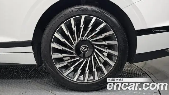 Hyundai Grandeur Hybrid 2023 — Photo 17/31