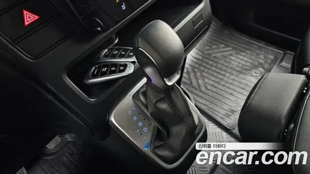 Hyundai Staria 2023 — Şəkil 24/31