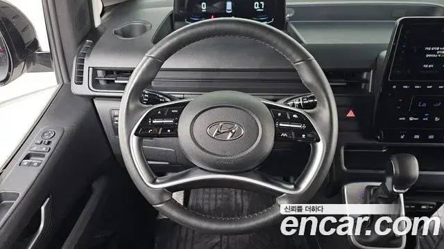 Hyundai Staria 2023 — Şəkil 17/31