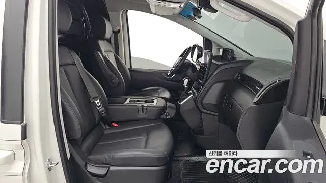 Hyundai Staria 2023 — Şəkil 13/31