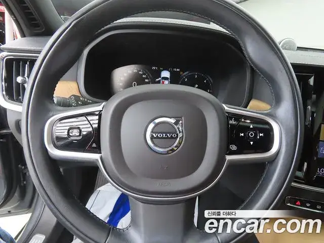 Volvo S90 2019 — Şəkil 17/20